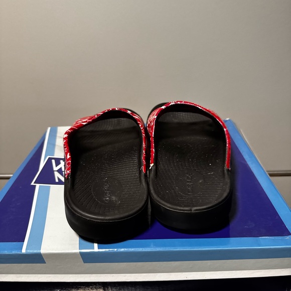 OOFOS - Red Bandana Pattern Slides - Picture 4 of 7